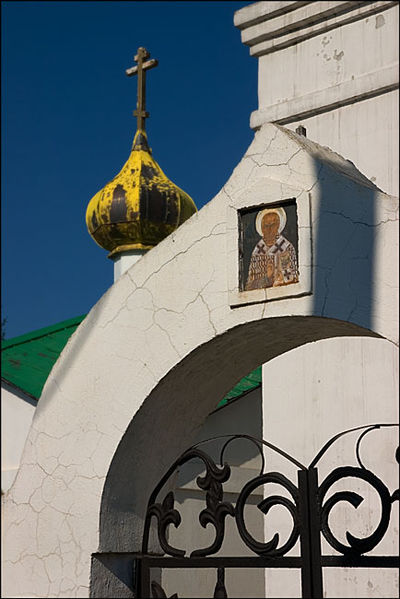 Файл:Фрагмент ворот Троицкой церкви.jpg
